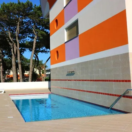 Functional Flat In A Modern With Pool Bibione